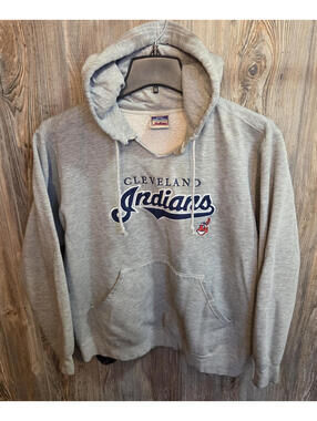 VTG Cleveland Indians MLB Baseball Gray Sweatshirt Size Med Embroidered V-Neck